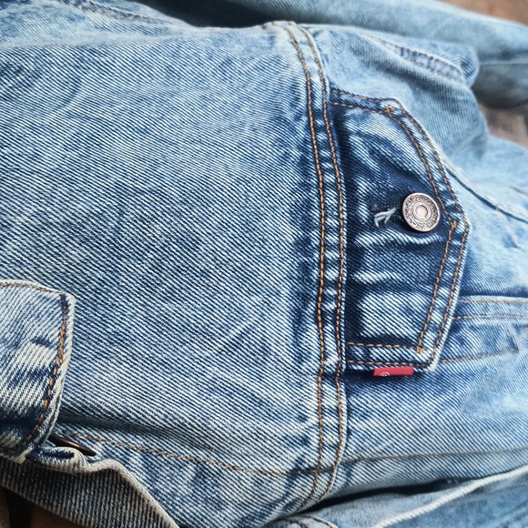 Vintage Levi's Made In The USA Acid Wash Denim Trucker  Jacket Sz Med Women - Picture 5 of 17